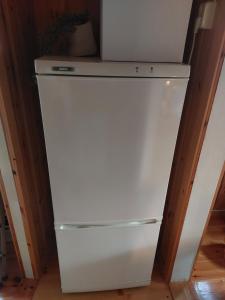 a white refrigerator with its door open in a kitchen at Elanden rust in Edebäck