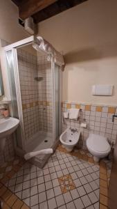 Koupelna v ubytování Cascina Belvedì