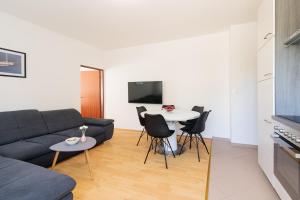 TV a/nebo společenská místnost v ubytování Apartman Sara