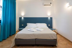 A bed or beds in a room at Resort Santa Maria Hotel
