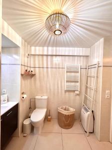 Studio NEUF - PORTES DE MONACO - Confort - Wifi - Clim的一间浴室