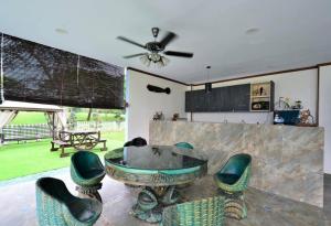 a dining room with a table and some chairs at Atlantis Villa Best homestay malaka in Kampong Alor Gajah
