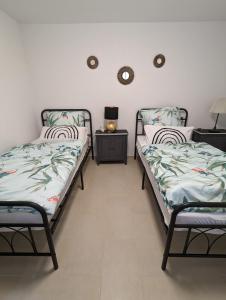 A bed or beds in a room at Bietigheim Retreat: Modern und Ruhig