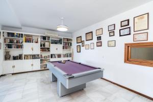 Biliardový stôl v ubytovaní Casa El Maizal