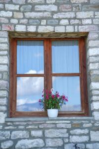 Fotografie z fotogalerie ubytování Guri Guesthouse v destinaci Gjirokastër