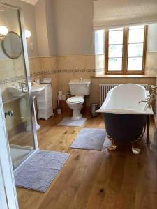 Koupelna v ubytování Former school cottage near Bridgnorth