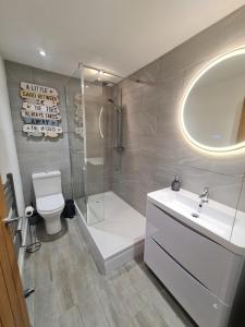 Et badeværelse på Nice cottage in the countryside + 8 billeder