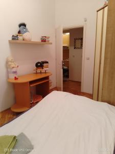 Postel nebo postele na pokoji v ubytování Soba sa kupatilom