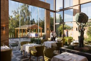 En restaurang eller annat matställe på Islington Hobart - Loft Suite - Australia