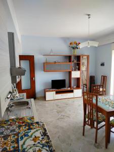 a living room with a table and a dining room at MareFuori in Giardini Naxos