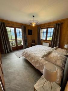 Postel nebo postele na pokoji v ubytování Chalet de la buche croisée
