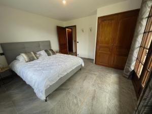 Postel nebo postele na pokoji v ubytování Chalet de la buche croisée