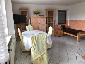 Photo de la galerie de l'établissement Ferienwohnung Landidylle, à Friedrichshausen