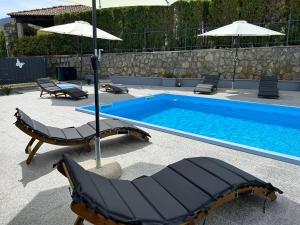 Bazén v ubytování Villa Fantasea nebo v jeho okolí