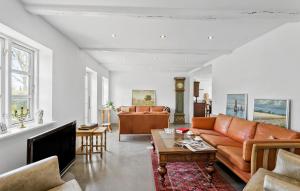 Χώρος καθιστικού στο Cozy Home In Humble With Wifi