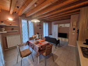 a kitchen and living room with a table and chairs at LA CASA DI ALICE in Lenno