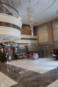 a lobby with couches and a chandelier at GSS Avenue Hotel Ex Delmon Hotel in Dubai