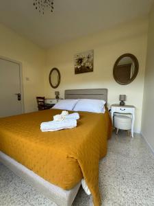 a bedroom with a bed with towels on it at Nina in Siġġiewi