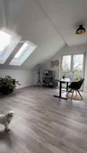 a living room with a dog standing in the middle of the room at Ferienhaus im Grünen in der Nähe von Berlin in Bernau bei Berlin