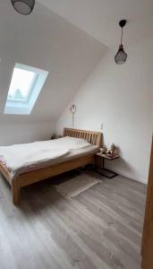 a bedroom with a bed and a window in a room at Ferienhaus im Grünen in der Nähe von Berlin in Bernau bei Berlin
