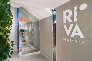 a building with a rx va sign on the wall at Riva Mamaia Beach Apart Hotel in Mamaia