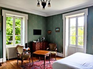 a bedroom with a bed and a table and chairs at VALLÉE 1900 in Torfou
