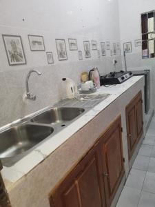 a kitchen with a sink and a counter top at Le Havre Béninois in Cotonou