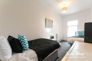 a living room with a bed and a couch at Irvine Contractor Accommodation in Leigh