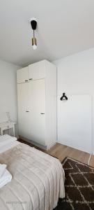 Postel nebo postele na pokoji v ubytování Private room only in apartment at Herttoniemi