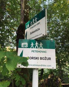 Certifikát, hodnocení, plakát nebo jiný dokument vystavený v ubytování Puhova Koliba