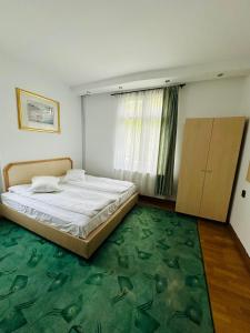 Ένα ή περισσότερα κρεβάτια σε δωμάτιο στο Rapsodia Sinaia