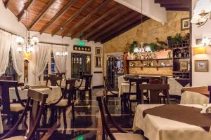 a restaurant with tables and chairs and a bar at Paramanta Lifestyle Hotel in Asunción