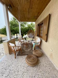 Galería fotográfica de Rustic and Spacious House en Mytilinioí