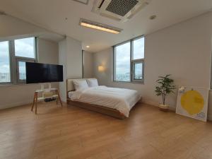 Katil atau katil-katil dalam bilik di "GRAND OPENED" Maxtyle Guesthouse Dongdaemun