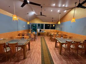 马西尼古蒂The Midway Jungle Resort的相册照片