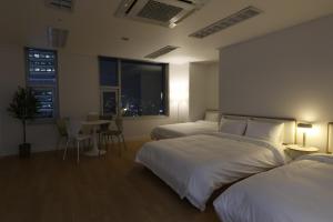 Katil atau katil-katil dalam bilik di "GRAND OPENED" Maxtyle Guesthouse Dongdaemun