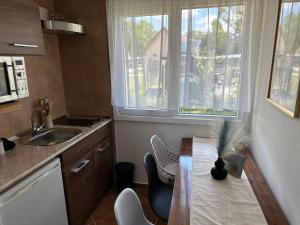 Kuchyň nebo kuchyňský kout v ubytování Thermal Garden Vendégház