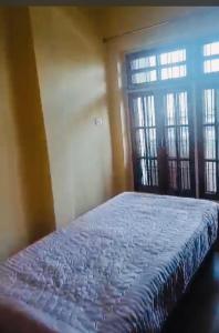 a bedroom with a bed in a room with windows at Pretty park facing 2 bedroom guesthouse near lohia park Gomtinagar in Lucknow