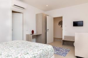 TV a/nebo společenská místnost v ubytování Villa Harmony Sorrento