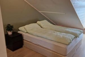 Postel nebo postele na pokoji v ubytování Apartment in Tromsø city center