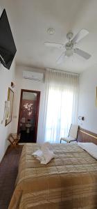 A bed or beds in a room at Hotel Sara*** Cesenatico