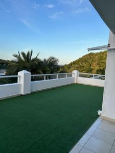 Balcony o terrace sa Villa 43, The Estuary Country Estate, Port Edward, KZN South Coast