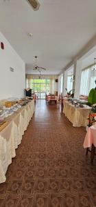 A restaurant or other place to eat at Hotel Sara*** Cesenatico