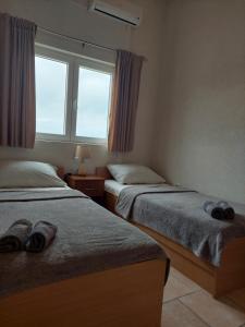 Postel nebo postele na pokoji v ubytování Royal Apartments