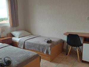Postel nebo postele na pokoji v ubytování Royal Apartments