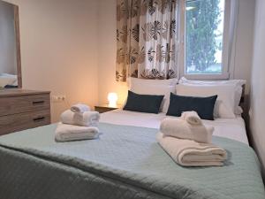 Ένα ή περισσότερα κρεβάτια σε δωμάτιο στο Antigoni's apartments
