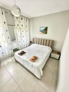 a bedroom with a bed with two towels on it at Holiday apartment, Qerret in Golem