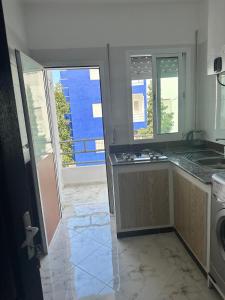 Cucina o angolo cottura di Modern beach appartment in the heart of Martil