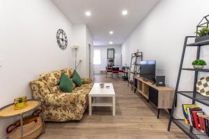 a living room with a couch and a table at Apartamento Zubia Barakaldo BEC Bilbao in Barakaldo