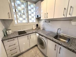 Kuchyň nebo kuchyňský kout v ubytování Las Olas DM cozy 2-bedrooms apartment